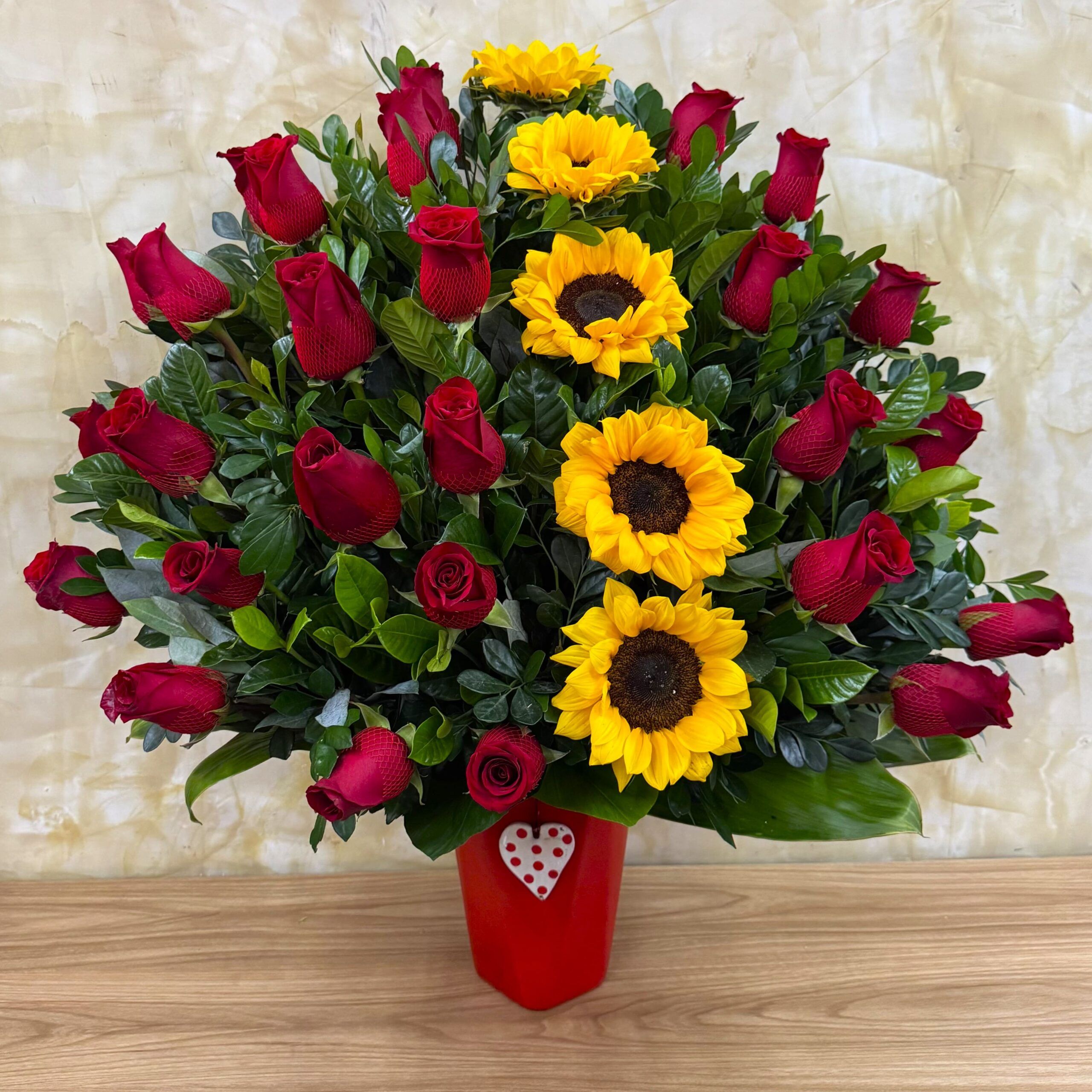 Arreglo Lucy de Rosas y Girasoles - Imagen 2