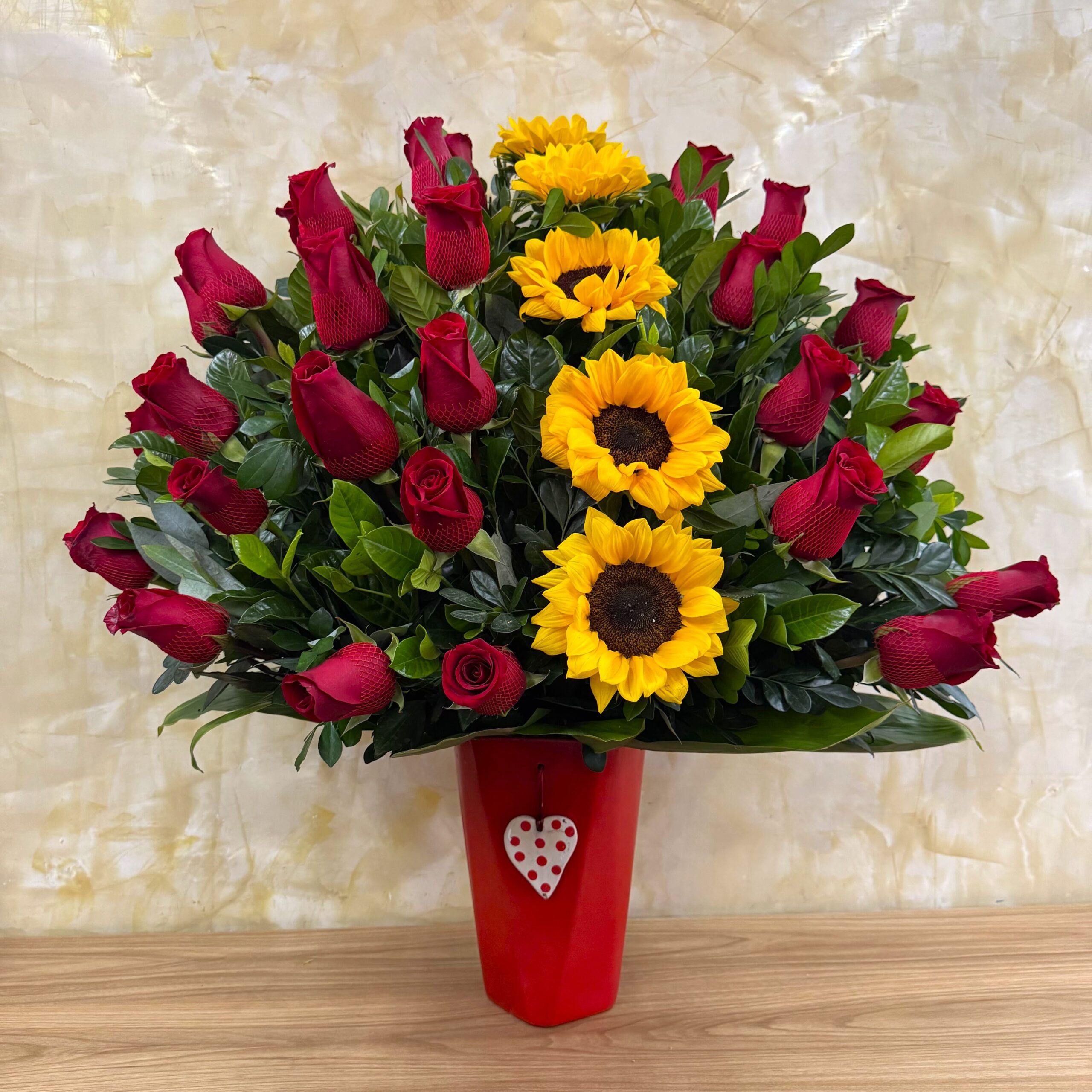 Arreglo Lucy de Rosas y Girasoles