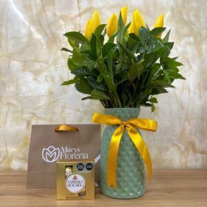 Florero de Tulipanes Amarillos