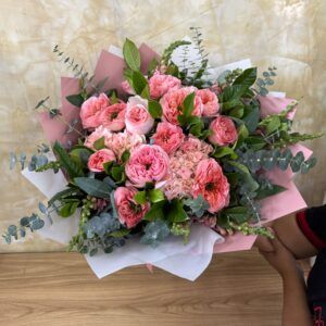 Ramo Nohemí con Rosas De Jardín